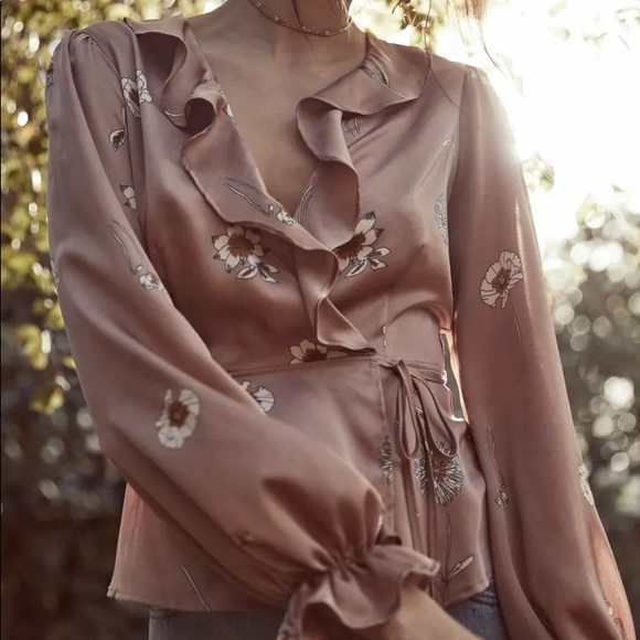 🎉HOSTPICK 🎉ASTR Pink Wrap Blouse size XS - Picture 2 of 6